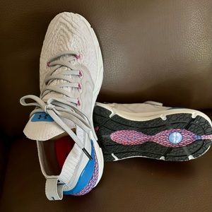 Under Armour HOVR Phantom 2 Gray Photon Blue 3023021-102 Running size 9.5 woman